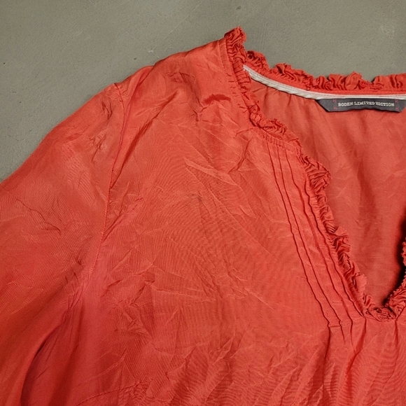 [EUC] Boden Limited Edition Split Neckline 3/4 Sleeve Blouse Wrinkled Fabric - Picture 4 of 9